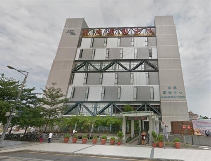 南港運動中心 - 誠徵愛打籃球的固定 [星期一三五] 季租單兵 下周開始到年底