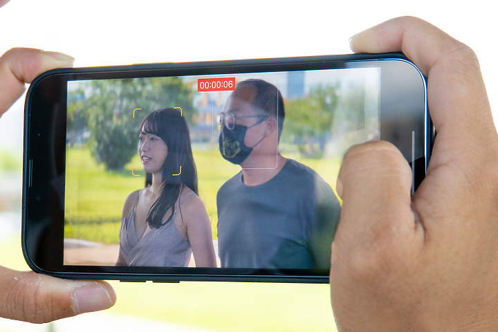iPhone 13「電影級」測試/ 拍出來像電影嗎? 在它眼裡 人人都可以像明星