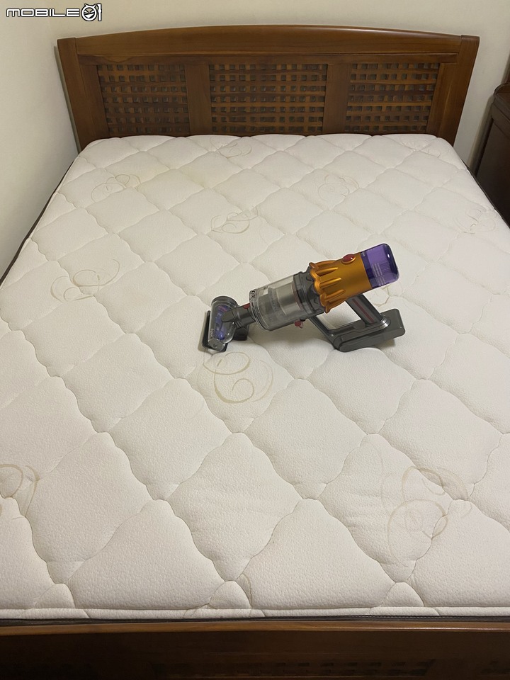 Dyson V12 Detect Slim Total Clean無線吸塵器，智慧雷射科技，微塵無所遁形