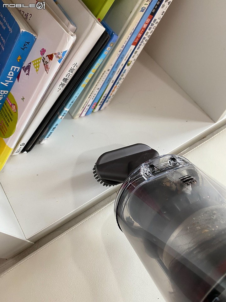 點我看大圖 【開箱】還給我一塵不染的地板!!輕.美.科技感的Dyson V12 Detect™ Slim Total Clean吸塵器