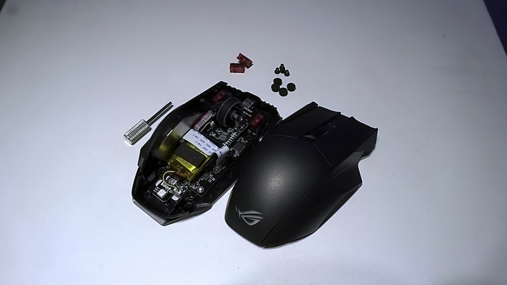 [忙裡偷賢開箱EP.1]擁有6塊肌的滑鼠你敢信?! ROG SPATHA X簡單開箱