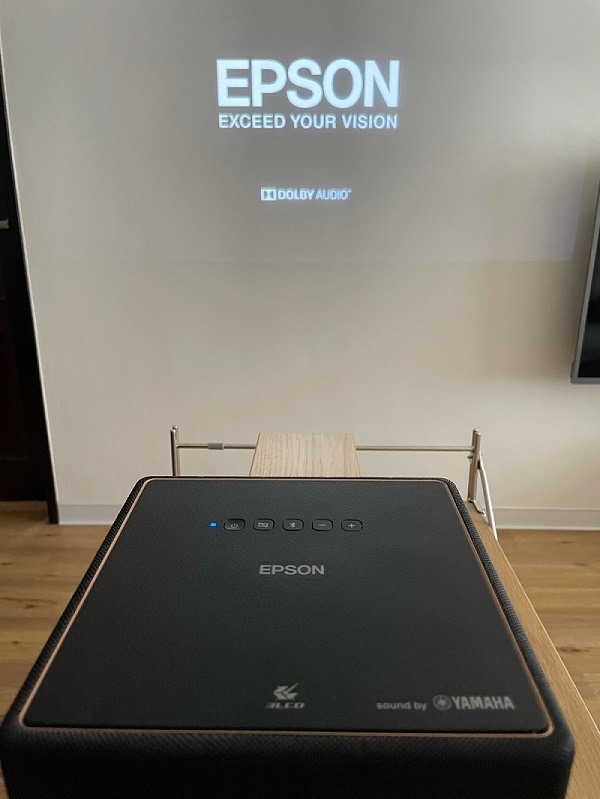 被投影機耽誤的音響Epson EF-12
