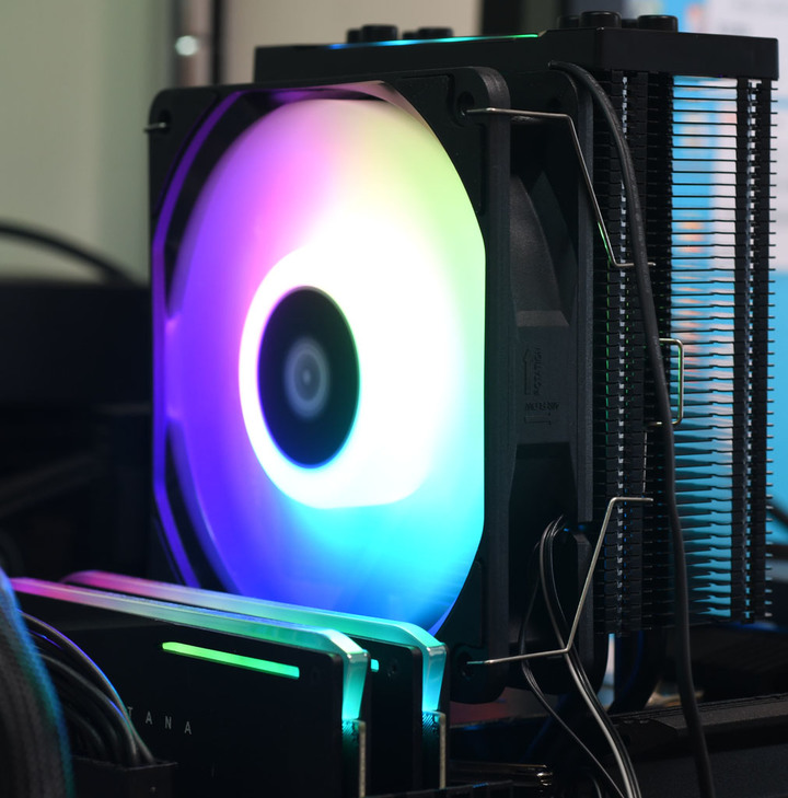 ID-COOLING SE-224-XT ARGB V2散熱器簡介及測試