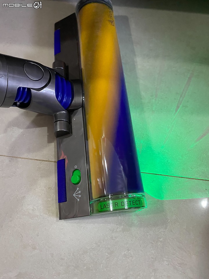 【開箱】還給我一塵不染的地板!!輕．美．科技感的Dyson V12 Detect™ Slim Total Clean吸塵器