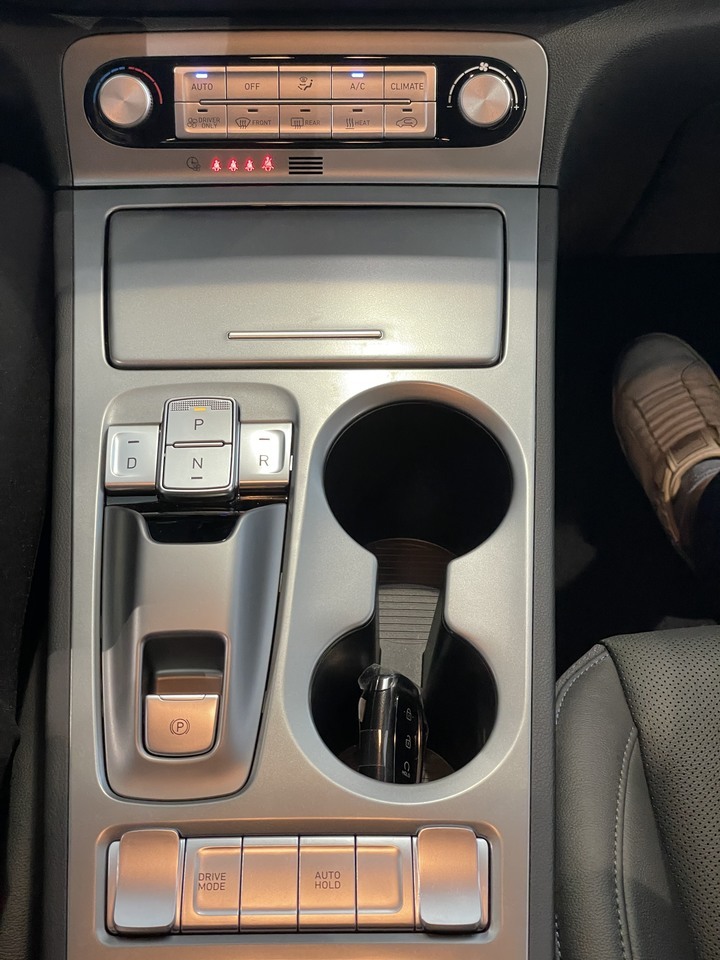 跟著老哥去看現代電動車~Kona Electric