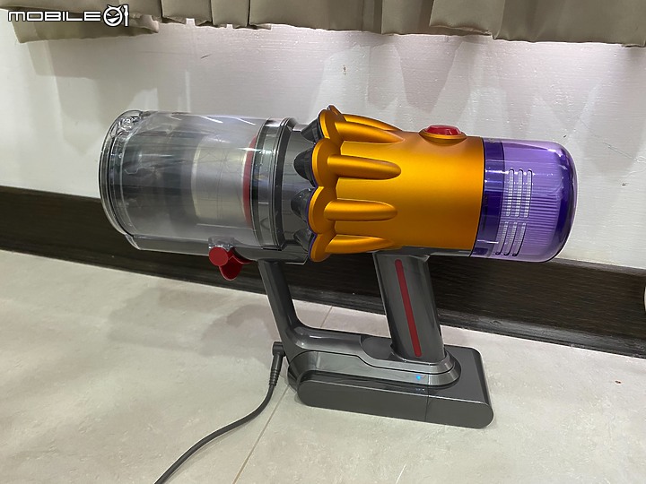 點我看大圖 【開箱】還給我一塵不染的地板!!輕.美.科技感的Dyson V12 Detect™ Slim Total Clean吸塵器
