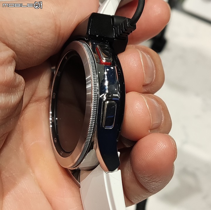 【 體驗分享 】 遇見生活最美的轉摺，三星 Galaxy Z Fold3、Z Flip3 摺疊雙旗艦輕鬆試玩！