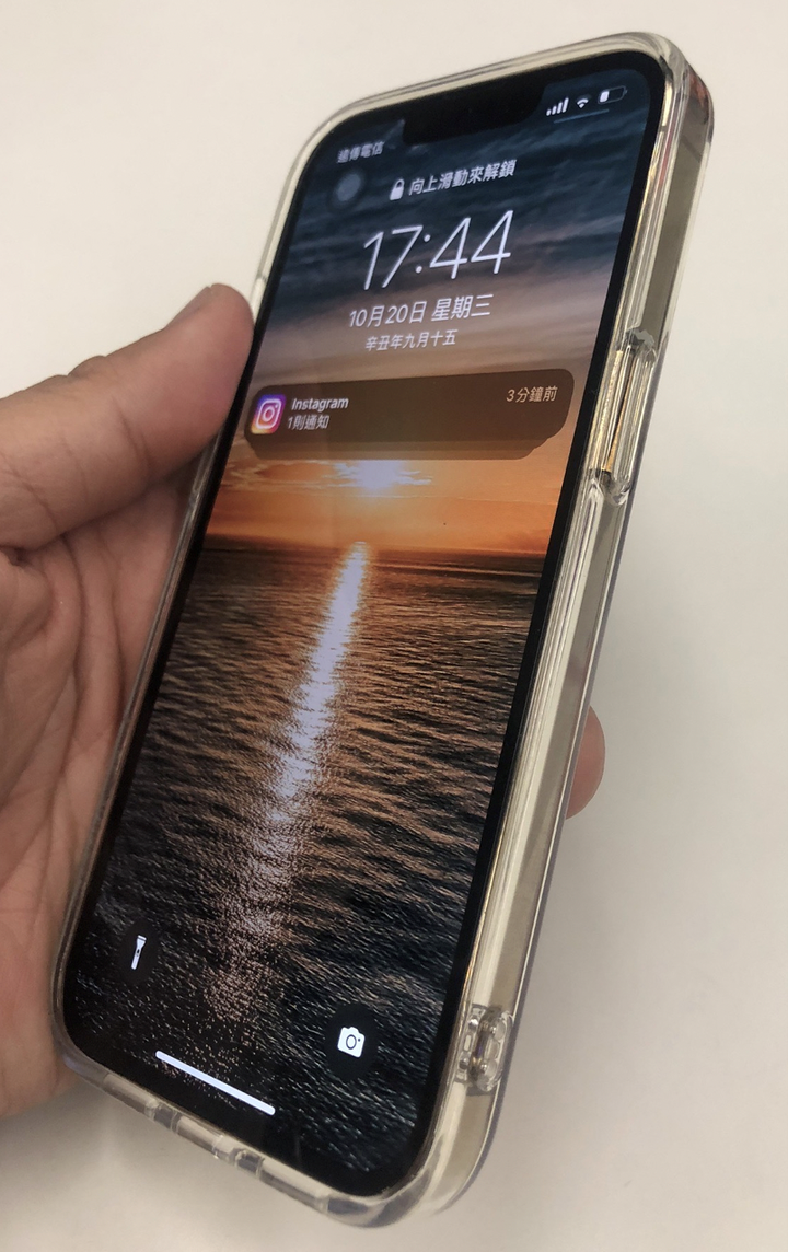 iPhone 12換13兩代透明殼比較,CRUSH / ALOS lite開箱