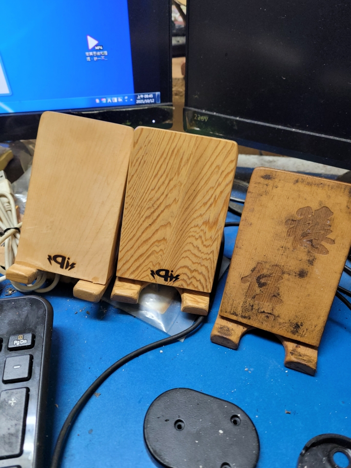 絕版台灣檜木無線充電座