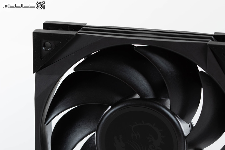MSI Z690 Unify 主機板+S360 AIO 水冷媒體測試套組開箱 質感滿滿的誠意展現