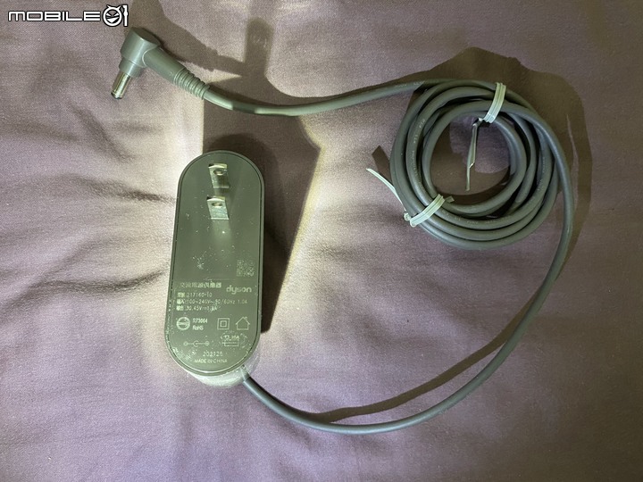 Dyson V12 Detect Slim Total Clean無線吸塵器，智慧雷射科技，微塵無所遁形