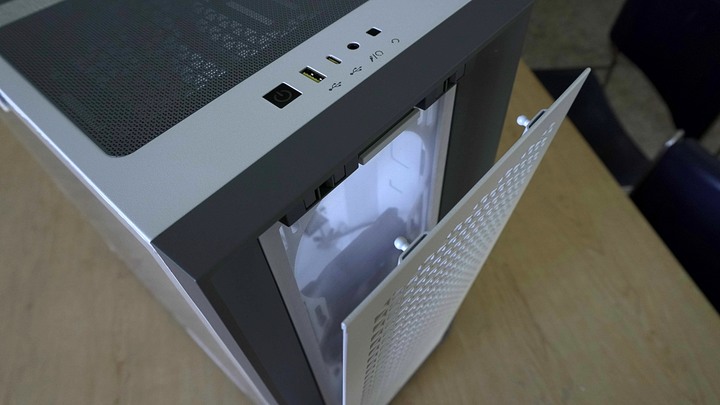 【開箱】白色信仰機殼加持~ Corsair 4000D Airflow開箱