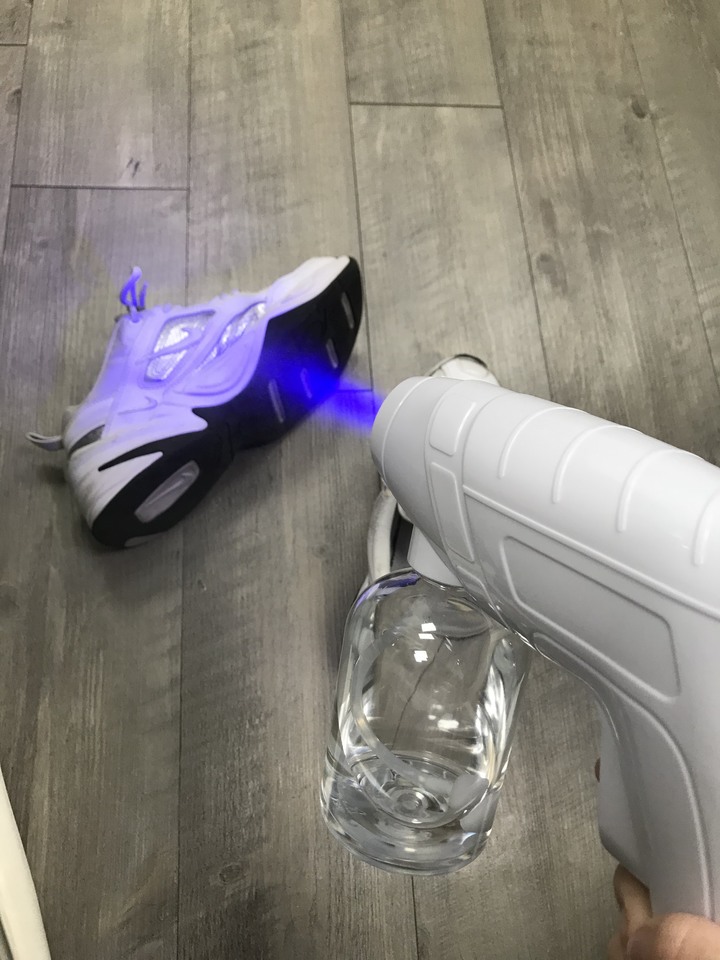 防疫好物分享 奈米藍光酒精噴霧器