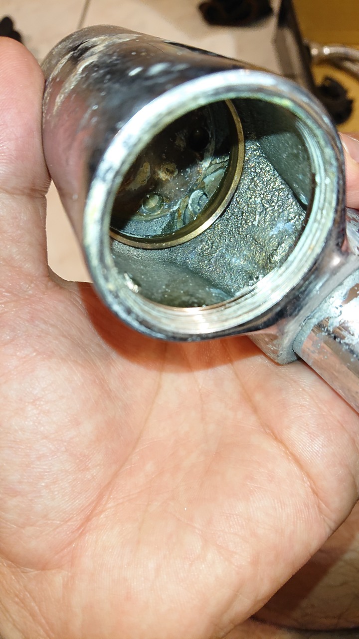 廚房RO三用水龍頭:電鍍銅用六年更換成不鏽鋼