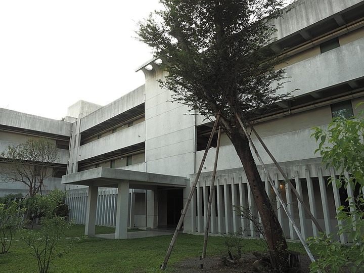 鼓山區 永添藝術。金馬賓館當代美術館 — 冷戰時期軍事建築,重新出發詮釋現代藝術