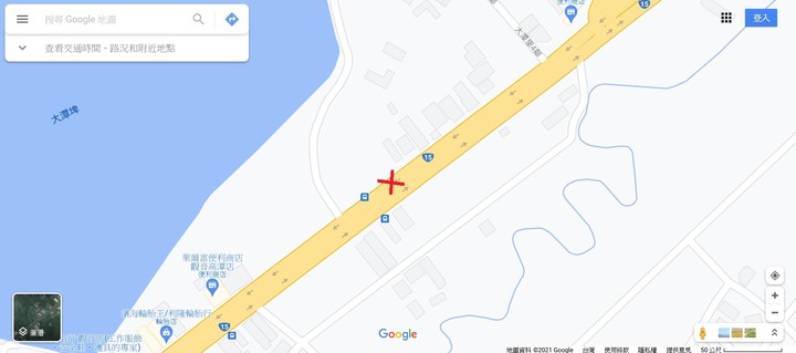 經常騎機車行經的兩條路上有凸起物。由於會影響行車安全，請問可以到那裡申訴拆除它?