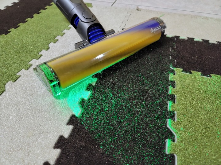 :::貓奴神器::: 雷射綠光偵測 Dyson V12 Detect Slim與7隻貓貓的邂逅