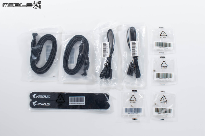 Gigabyte Z690 AORUS XTREME 主機板外觀開箱 以全覆蓋裝甲創造頂級性能美感