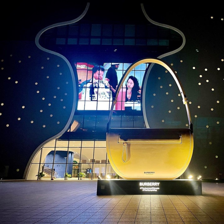 台中期間限定打卡景點!Burberry世界巡迴巨大經典包