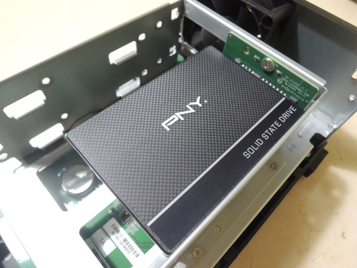 Asustor 5 埠 2.5GbE 網路交換器開箱分享