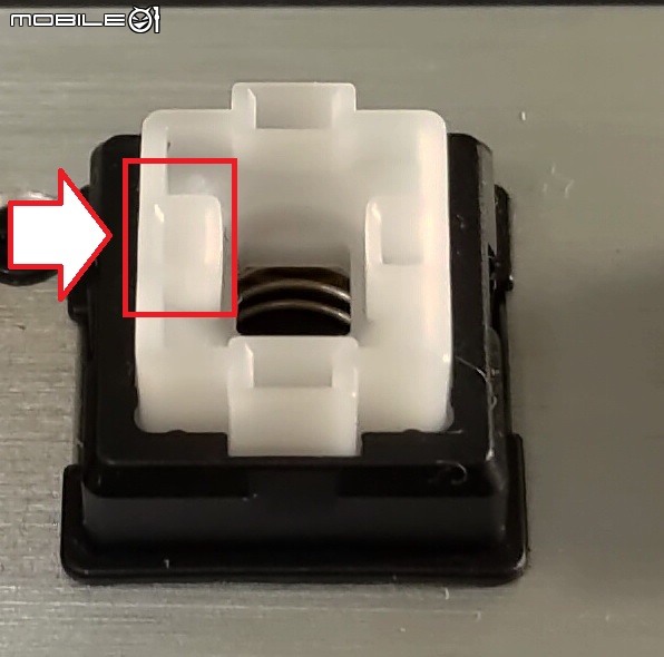 【隨意手札-07】鍵帽支腳斷在按鍵軸孔洞裡 - 維修篇。