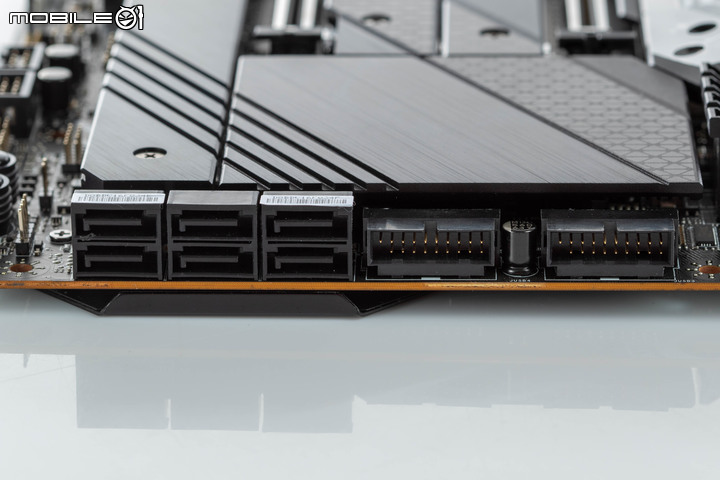 MSI Z690 Unify 主機板+S360 AIO 水冷媒體測試套組開箱 質感滿滿的誠意展現