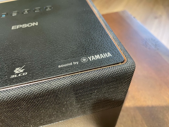 被投影機耽誤的音響Epson EF-12