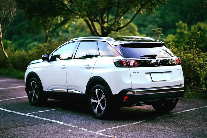 160萬的休旅選擇 2021 PEUGEOT 3008 1.6 GT