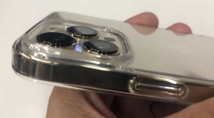 iPhone 12換13兩代透明殼比較,CRUSH / ALOS lite開箱
