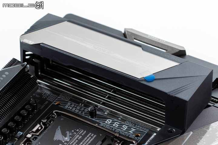 Gigabyte Z690 AORUS XTREME 主機板外觀開箱 以全覆蓋裝甲創造頂級性能美感