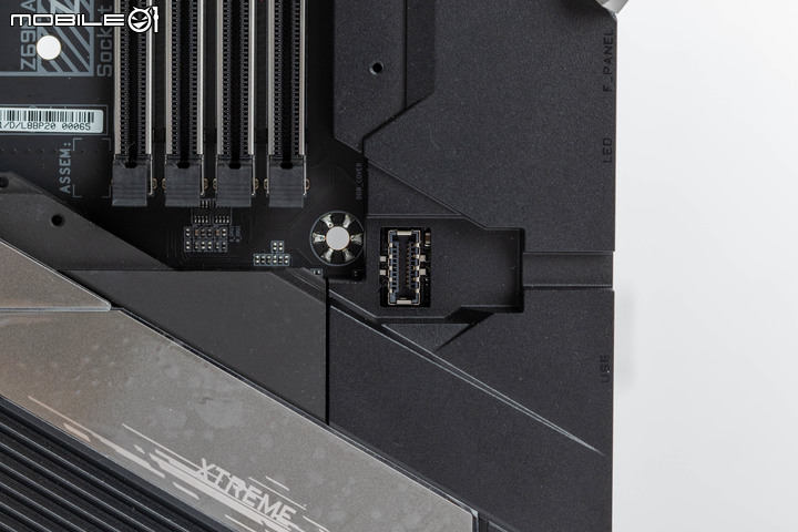 Gigabyte Z690 AORUS XTREME 主機板外觀開箱 以全覆蓋裝甲創造頂級性能美感