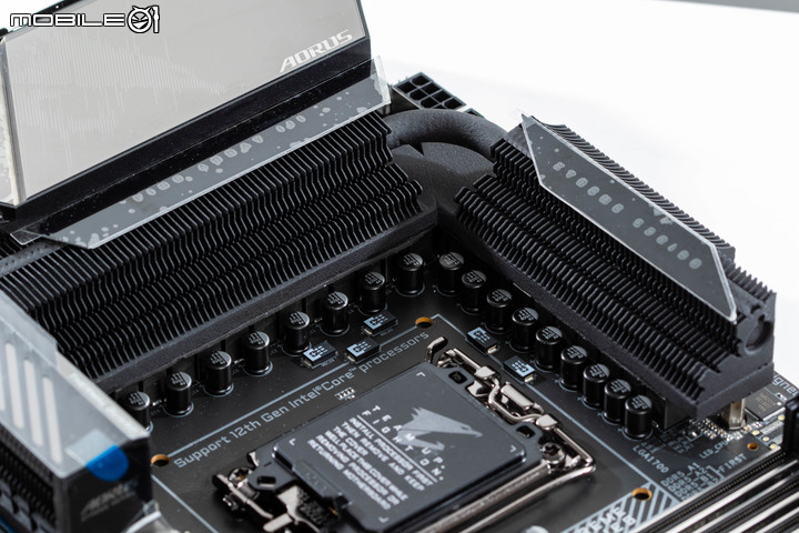 Gigabyte Z690 AORUS XTREME 主機板外觀開箱 以全覆蓋裝甲創造頂級性能美感
