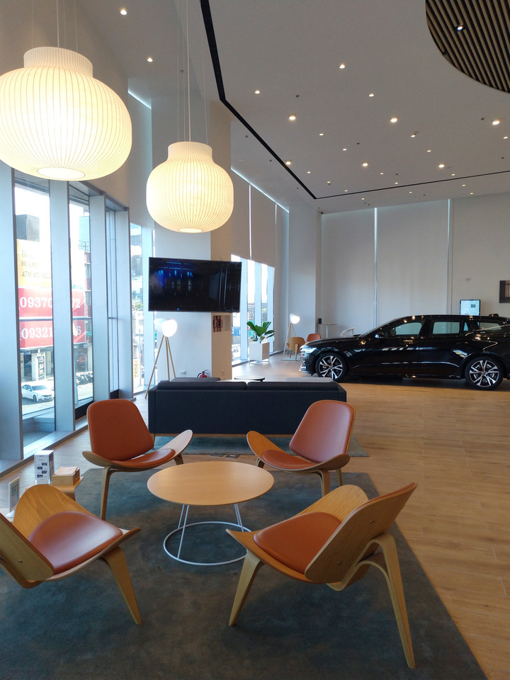 320i Touring、C200 Estate、V60 B5R旅行車賞車心得