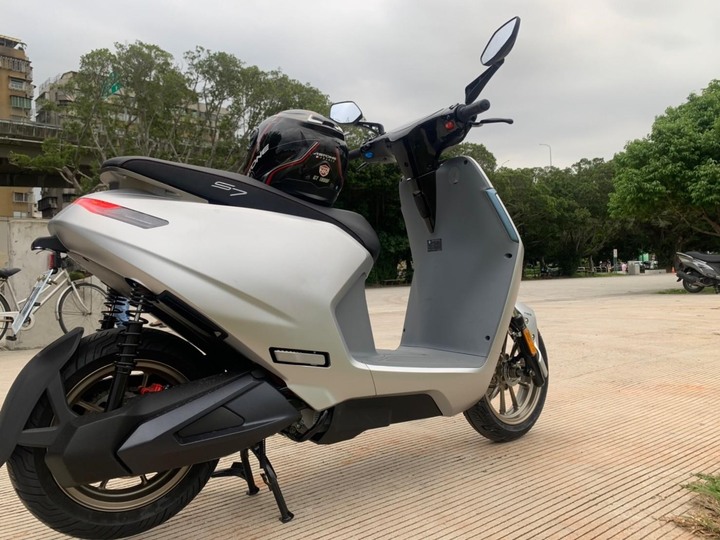 Ionex 城市鋼砲S7R 試乘分享