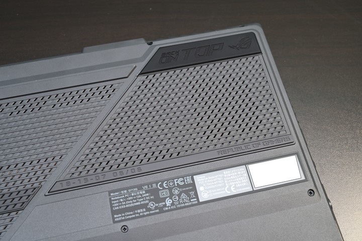 擴展遊戲視界,ROG STRIX G17 G713QM 電競筆電開箱測試