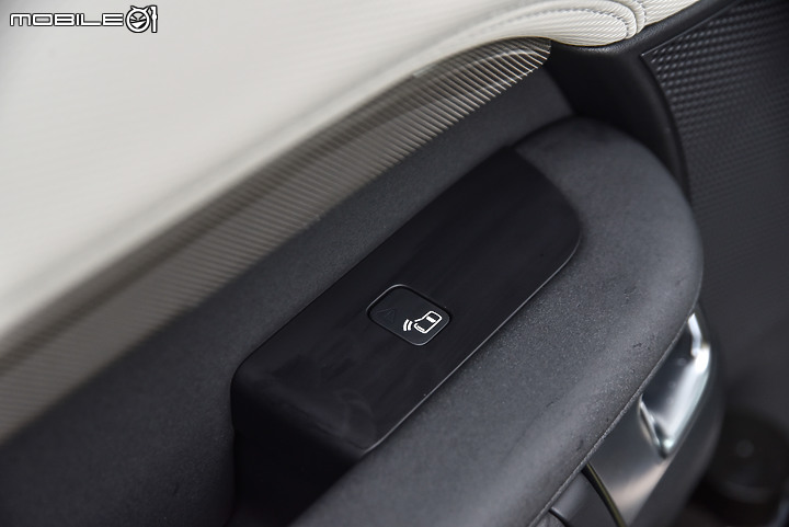 Land Rover Discovery D250 R-Dynamic SE小改款試駕|適合多人同享的豪華七座SUV!