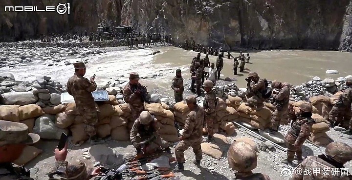 多圖慎入，共軍俘虜大批印軍照流出交還繳獲步槍[圖]