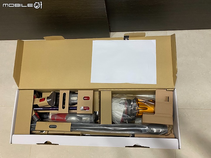 【開箱】還給我一塵不染的地板!!輕．美．科技感的Dyson V12 Detect™ Slim Total Clean吸塵器