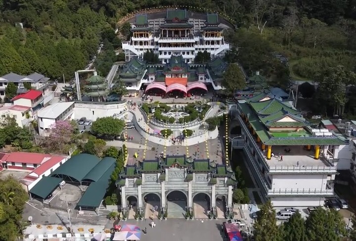 埔里寶湖宮天地堂地母廟介紹 - 為全台地母至尊總廟,以鋪滿青瓦的北方宮廷式廟宇建築而聞名全台