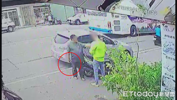 拍汽車占用機車停等區遭駕駛恐嚇外籍男仍愛台灣：母國混蛋更多