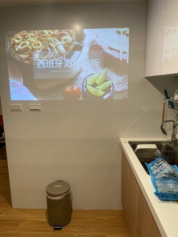 被投影機耽誤的音響Epson EF-12
