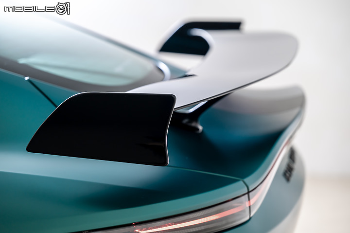 【國內新訊】夢幻陣容齊聚,Aston Martin發表Vantage Coupe/Roadster F1 Edition!