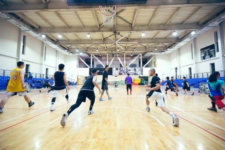 南港運動中心 - 誠徵愛打籃球的固定 [星期一三五] 季租單兵 下周開始到年底