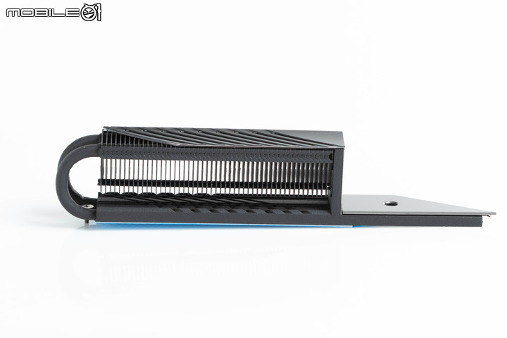 Gigabyte Z690 AORUS XTREME 主機板外觀開箱 以全覆蓋裝甲創造頂級性能美感