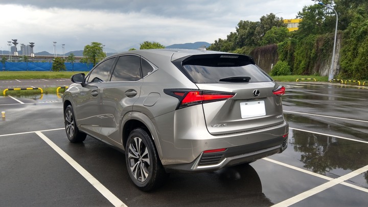 2021 Lexus NX 200折2X萬，開箱啦~