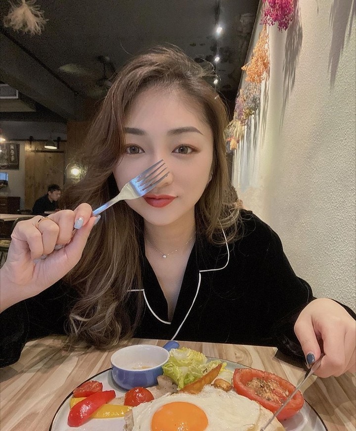 最近line被2個不認識的女生加入