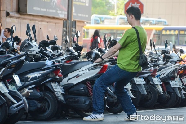 RS NEO都會潮車小改款 外拍開箱