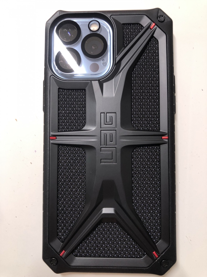 關於iPhone 13 Pro Max 天峰藍色UAG配色