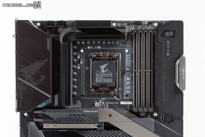 Gigabyte Z690 AORUS XTREME 主機板外觀開箱 以全覆蓋裝甲創造頂級性能美感