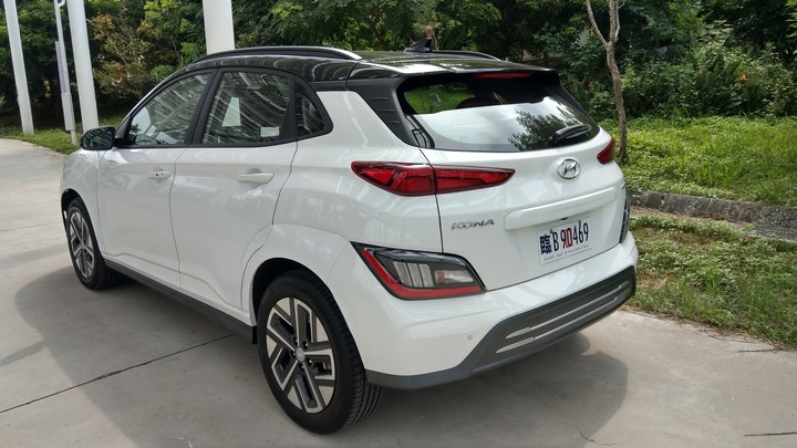 與U質業務妹妹&女同事一起看美妞格雷灰+Kona電動車!(圖多~)